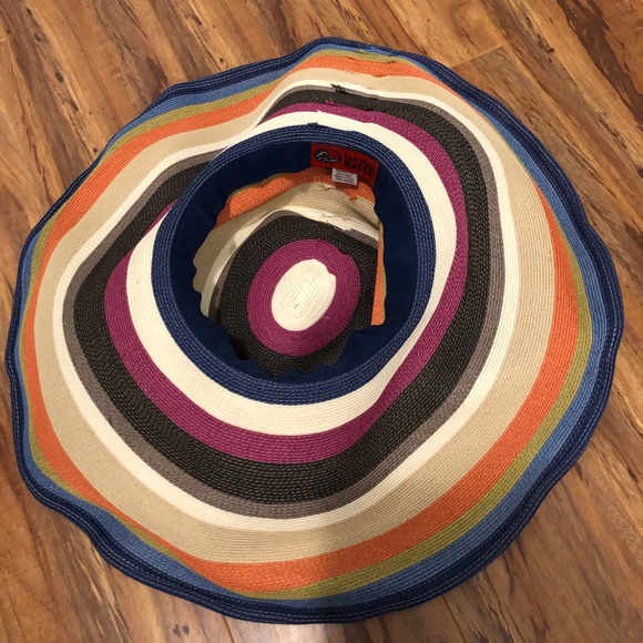 Oversized Floppy Hat - Picture 7 of 8